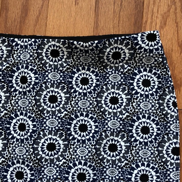 Cotton patterned skirt - Picture 2 of 3